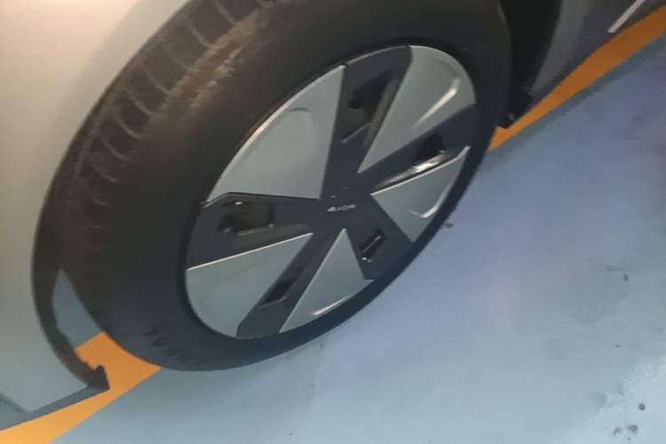 Used AION Y 2023 Younger Exterior 4