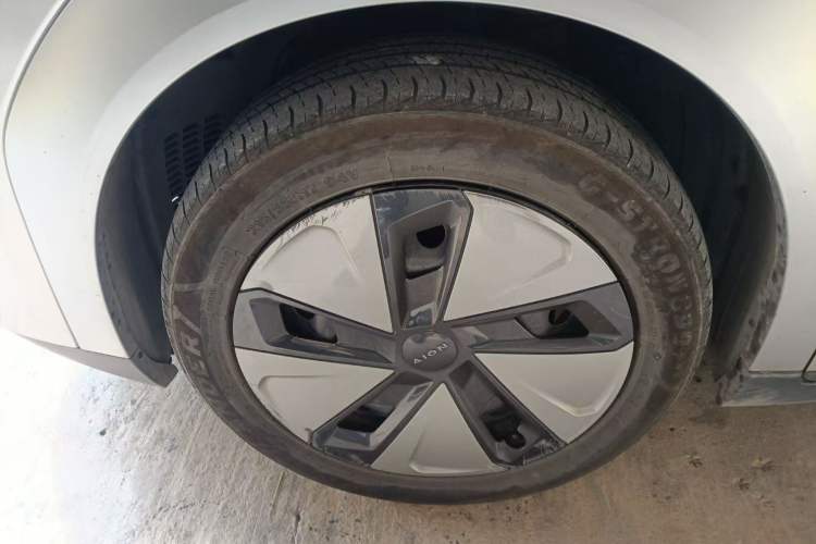 Used AION Y 2023 Younger Exterior 4