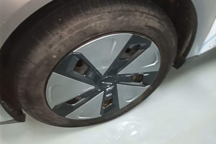 Used AION Y 2023 Younger Exterior 4