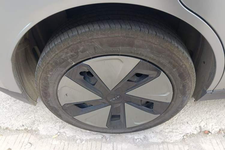 Used AION Y 2023 Younger Exterior 5