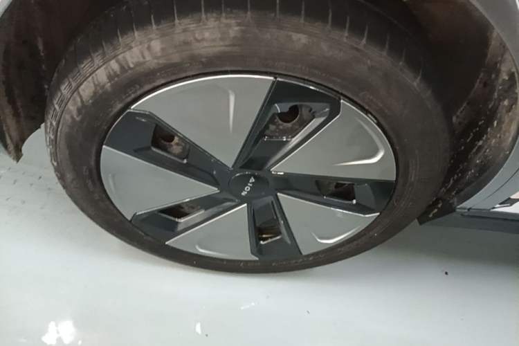 Used AION Y 2023 Younger Exterior 5