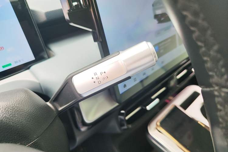 Used AION Y 2023 Plus 510 Smart Edition Gear Lever