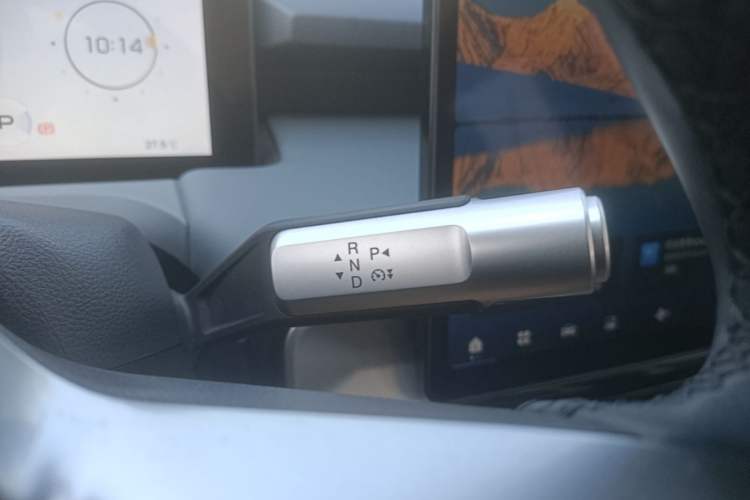 Used AION Y 2023 Plus 510 Smart Edition Gear Lever