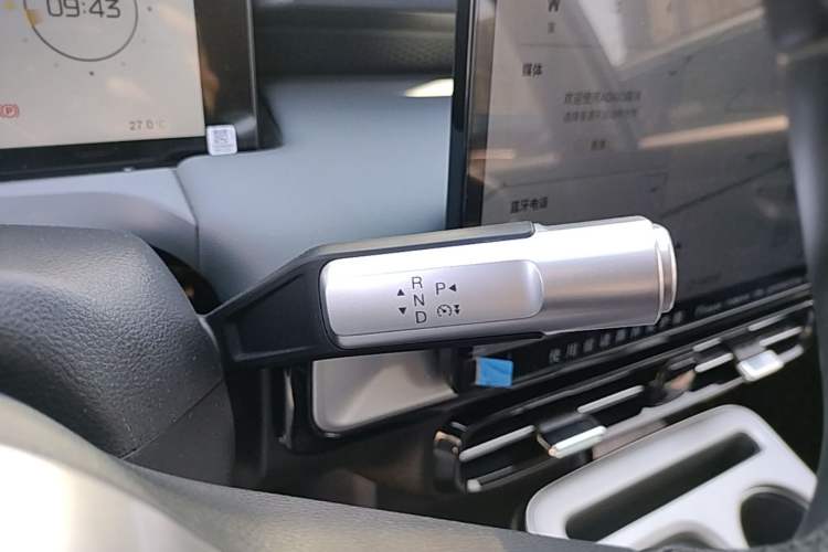 Used AION Y 2023 Plus 510 Smart Edition Gear Lever