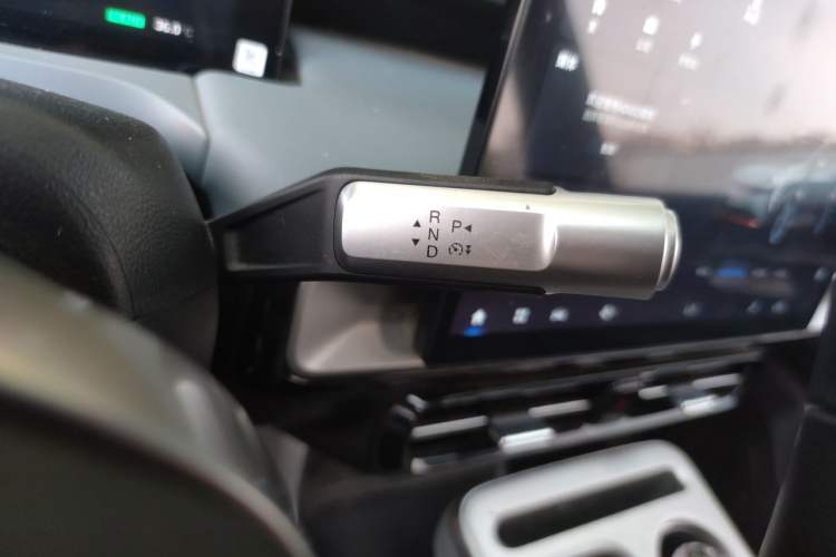 Used AION Y 2023 Plus 510 Smart Edition Gear Lever