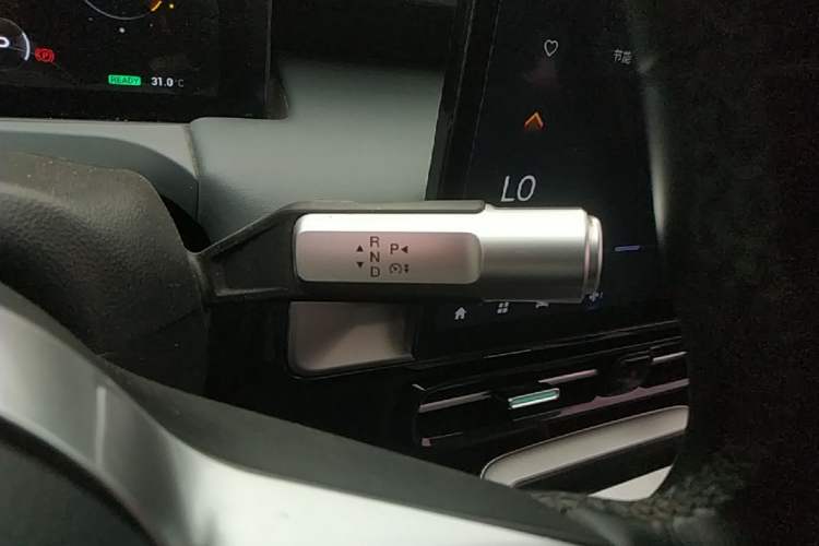 Used AION Y 2023 Plus 510 Smart Edition Gear Lever