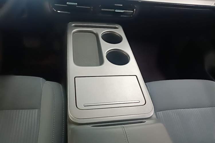 Used AION Y 2023 Plus 510 Enjoy Edition Gear Lever