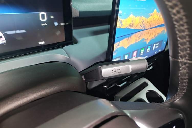 Used AION Y 2023 Plus 510 Enjoy Edition Gear Lever
