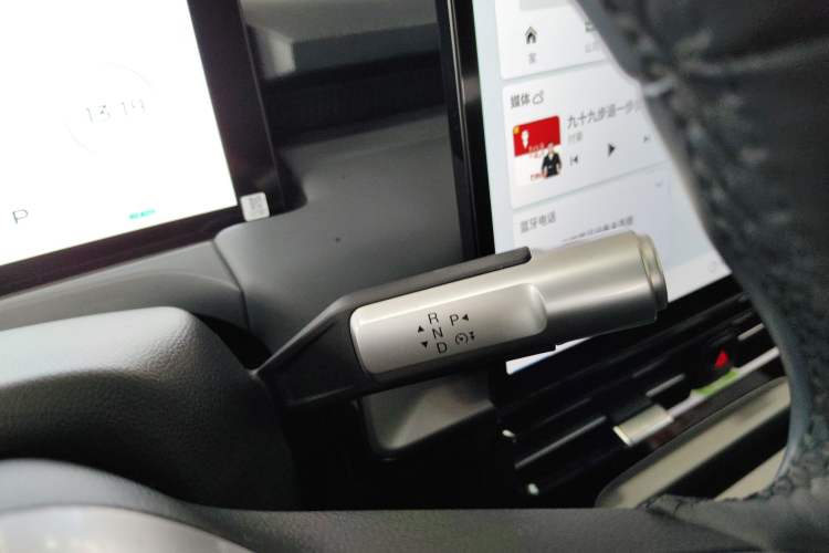 Used AION Y 2023 Plus 510 Enjoy Edition Gear Lever