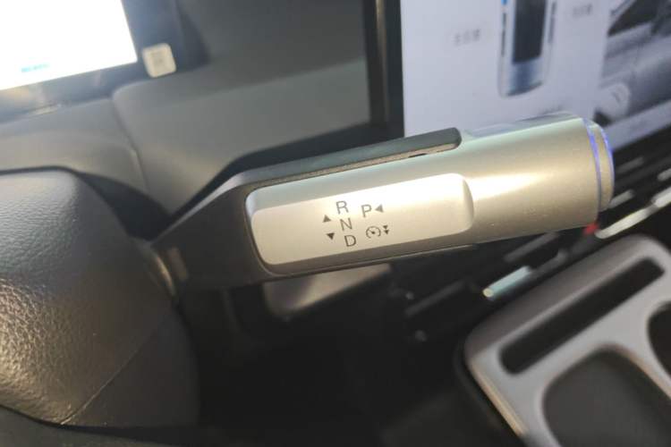 Used AION Y 2023 Plus 510 Enjoy Edition Gear Lever
