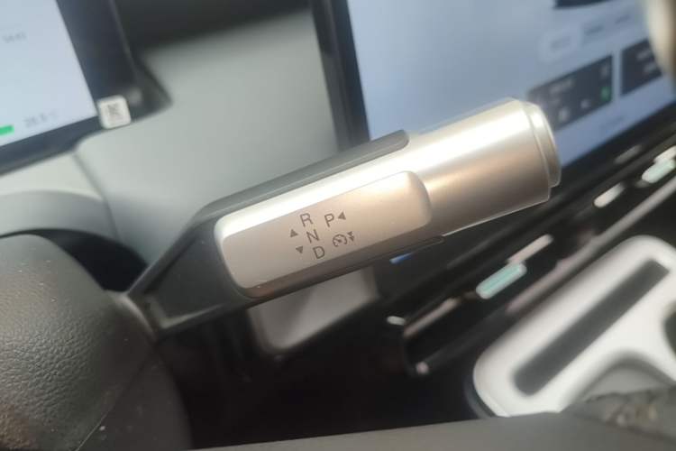 Used AION Y 2023 Younger Gear Lever