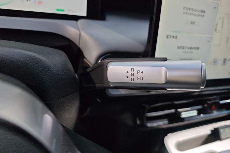 Used AION Y 2023 Plus 510 Smart Edition Gear Lever