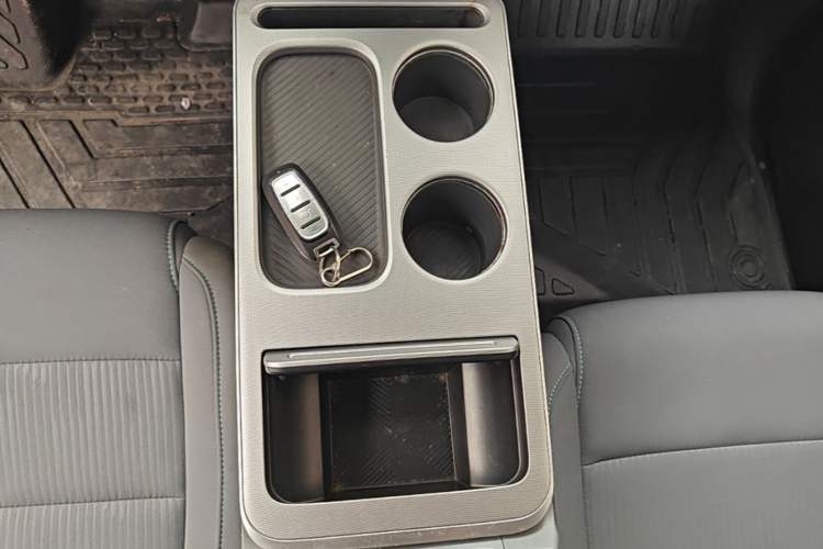 Used AION Y 2023 Plus 510 Enjoy Edition Gear Lever