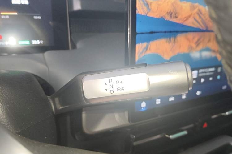 Used AION Y 2023 Plus 610 Smart Edition Ternary Lithium Gear Lever