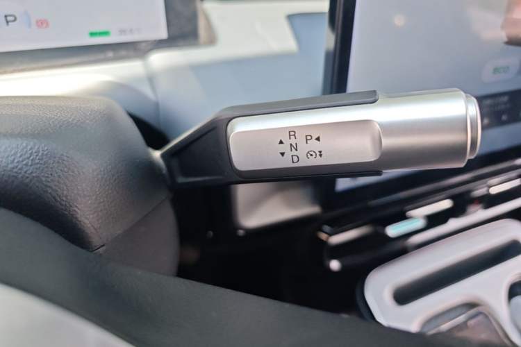 Used AION Y 2023 Plus 510 Enjoy Edition Gear Lever