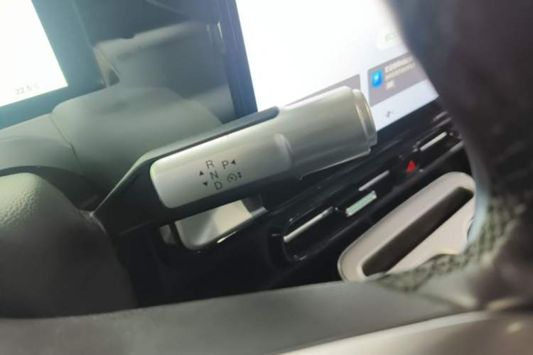 Used AION Y 2023 Plus 610 Enjoyment Edition Ternary Lithium Gear Lever