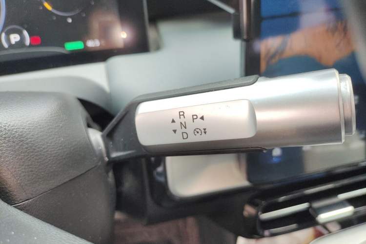 Used AION Y 2023 Plus 510 Enjoy Edition Gear Lever