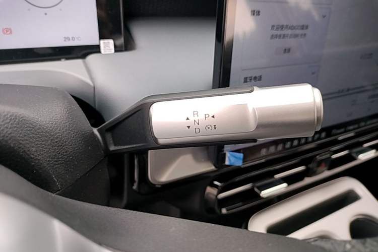 Used AION Y 2023 Plus 510 Smart Edition Gear Lever