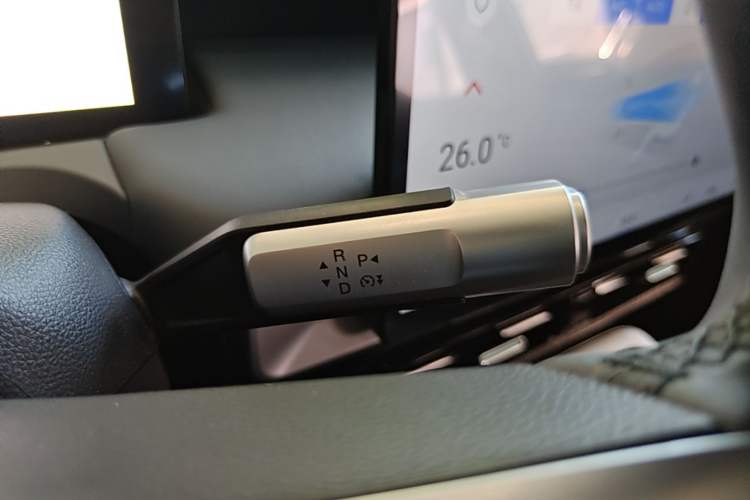 Used AION Y 2023 Plus 610 Enjoy Edition Gear Lever
