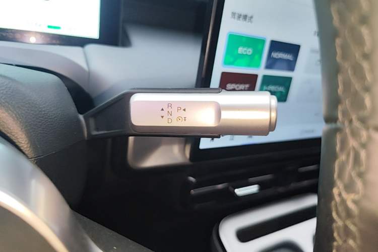 Used AION Y 2023 Plus 610 Enjoy Edition Gear Lever