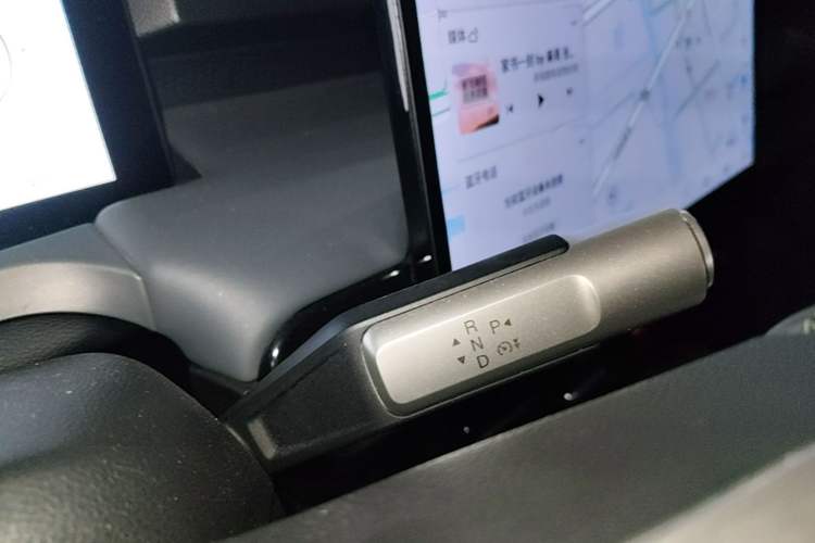 Used AION Y 2023 Plus 510 Enjoy Edition Gear Lever
