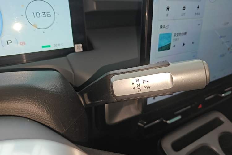 Used AION Y 2023 Plus 510 Smart Edition Gear Lever