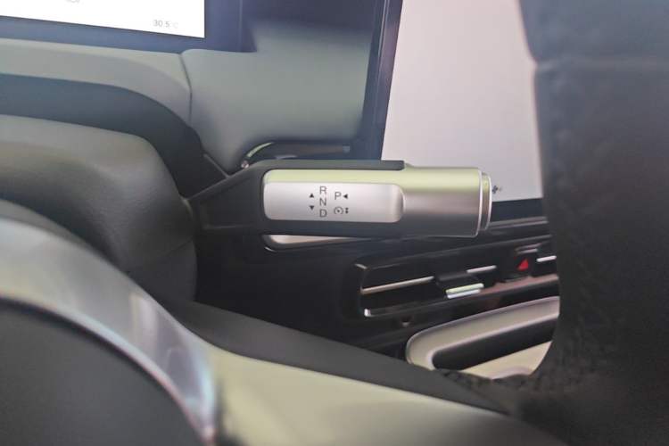 Used AION Y 2023 Plus 510 Smart Edition Gear Lever