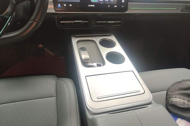 Used AION Y 2023 Plus 510 Smart Edition Gear Lever