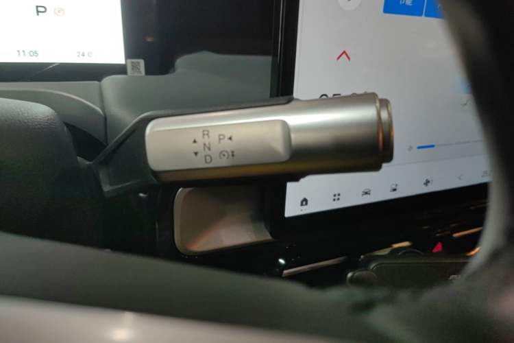 Used AION Y 2023 Plus 510 Smart Edition Gear Lever