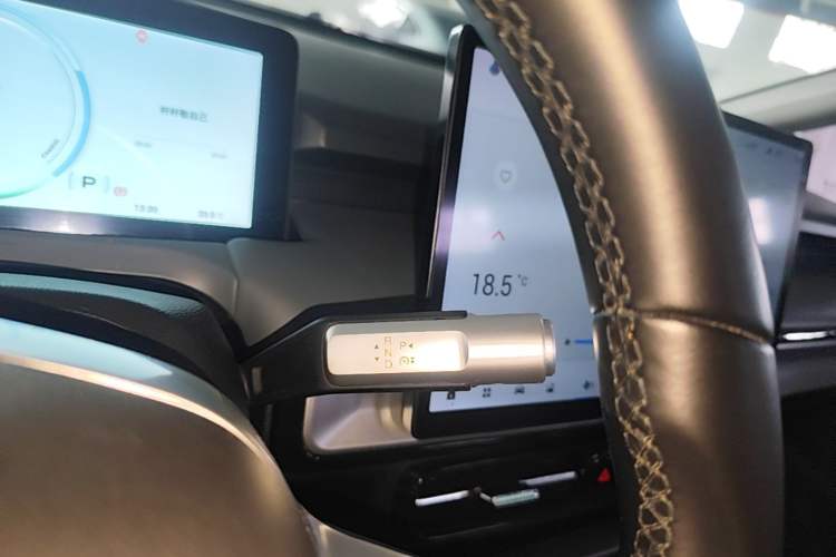 Used AION Y 2023 Plus 510 Enjoy Edition Gear Lever