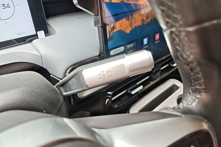 Used AION Y 2023 Plus 510 Enjoy Edition Gear Lever