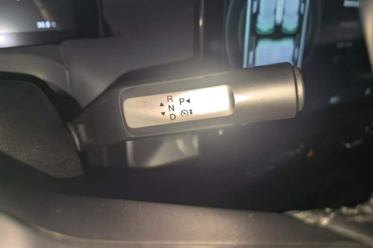 Used AION Y 2023 Plus 510 Smart Edition Gear Lever