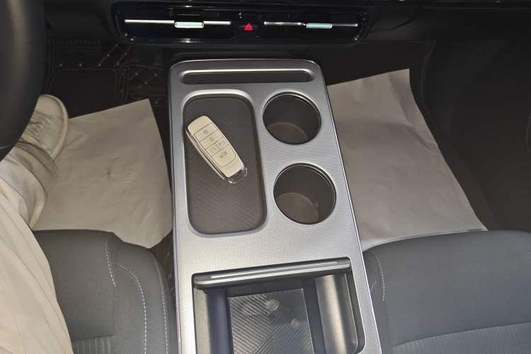 Used AION Y 2023 Plus 510 Enjoy Edition Gear Lever