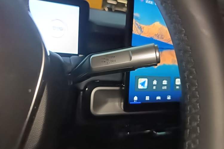 Used AION Y 2023 Plus 510 Tech Edition Gear Lever