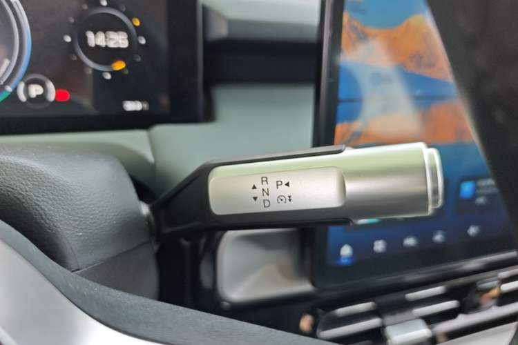 Used AION Y 2023 Plus 510 Enjoy Edition Gear Lever