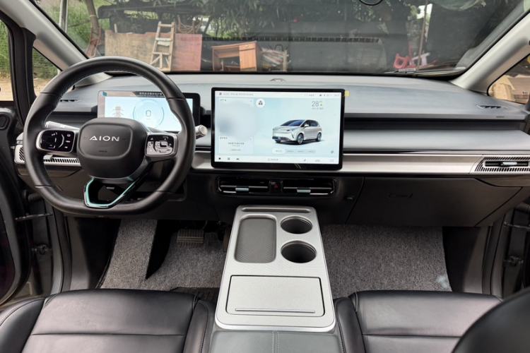 Used AION Y 2023 Younger Interior 1