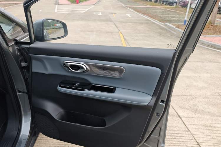 Used AION Y 2023 Plus 610 Enjoy Edition Interior 11