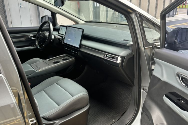 Used AION Y 2023 Younger Interior 3