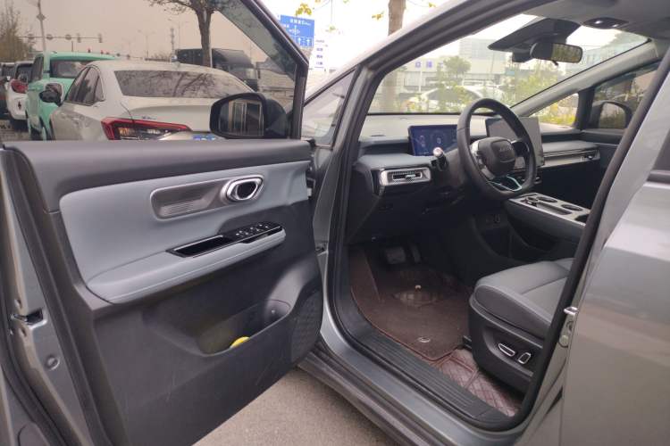 Used AION Y 2023 Younger Interior 3