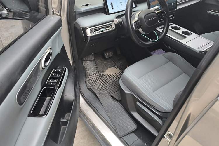 Used AION Y 2023 Younger Interior 3