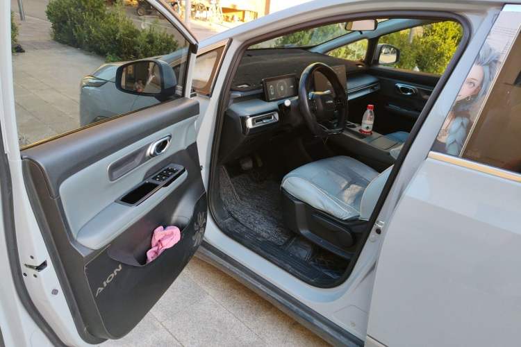 Used AION Y 2023 Younger Interior 3