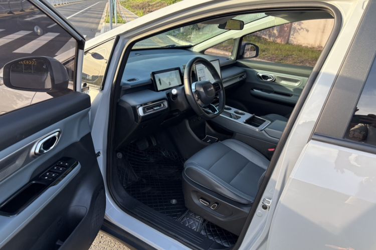 Used AION Y 2023 Plus 510 Smart Edition Interior 3