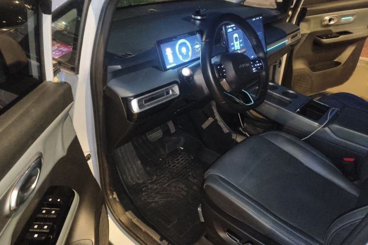 Used AION Y 2023 Plus 510 Smart Edition Interior 3