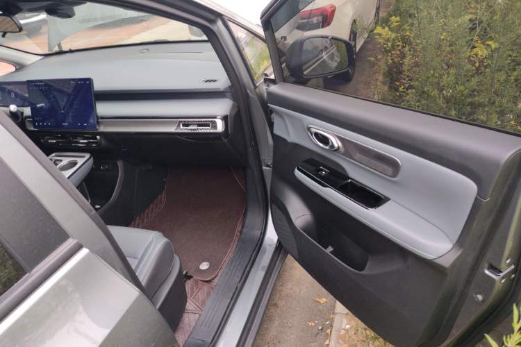 Used AION Y 2023 Younger Interior 5