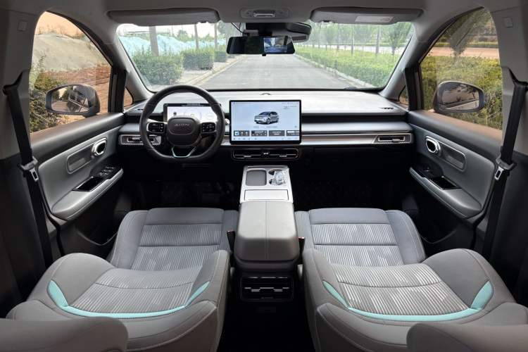 Used AION Y 2023 Plus 510 Enjoy Edition Interior 6