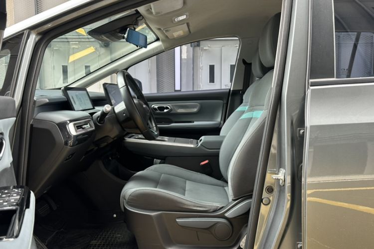 Used AION Y 2023 Younger Interior 7