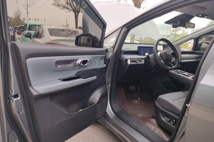Used AION Y 2023 Younger Interior 7