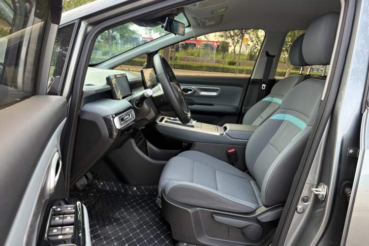 Used AION Y 2023 Plus 510 Enjoy Edition Interior 8