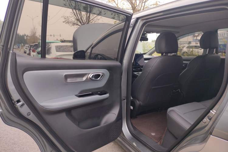 Used AION Y 2023 Younger Interior 8