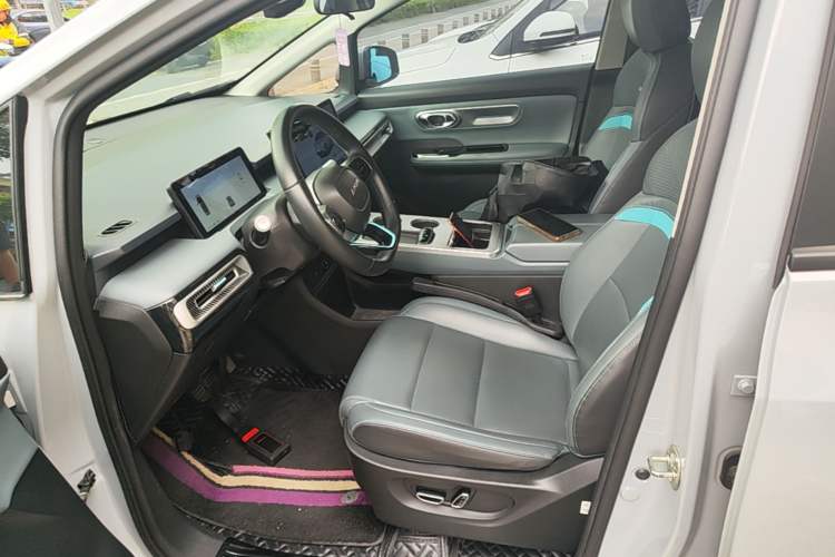 Used AION Y 2023 Plus 510 Smart Edition Left Front Seat